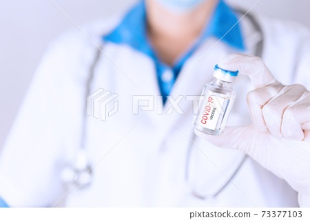Doctor holding COVID-19 vaccine for treat and cure Doctor holding COVID-19 vaccine for treat and cure 73377103