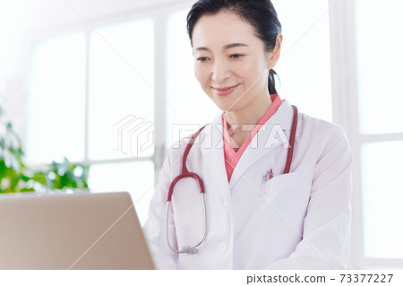 女醫生做在線醫療 女醫生做在線醫療 73377227