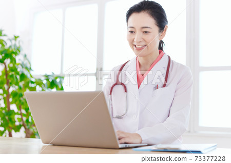 女醫生做在線醫療 女醫生做在線醫療 73377228