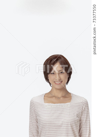一位日本女子帶著微笑 一位日本女子帶著微笑 73377550