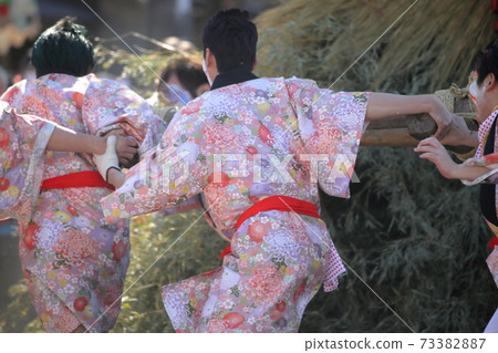 年輕人推竹三越（岐阜縣會津市今尾左義義火祭） 73382887
