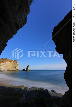 Ohazuki coast on a sunny winter Ohazuki coast on a sunny winter 73383212
