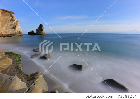 冬季大浪月亮海岸 冬季大浪月亮海岸 73383214