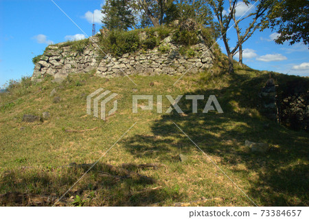 Rikan Castle castle tower stone wall and autumn blue sky Sayo-cho, Sayo-gun, Hyogo Prefecture 73384657