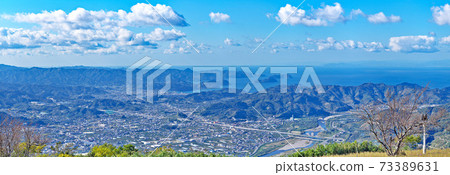 [Overlooking Aridagawa Town and Yuasa Town from Washigamine] (High resolution version) Hase, Aridagawa Town, Arida District, Wakayama Prefecture 73389631