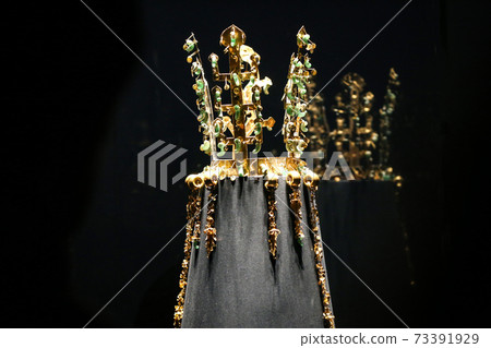 新羅金冠飾 73391929