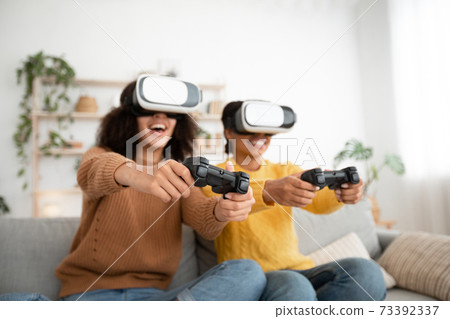 Joy of playing in virtual reality at home during COVID-19 epidemic Joy of playing in virtual reality at home during COVID-19 epidemic 73392337
