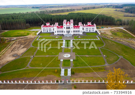 Puslovsky Palace. Autumn Kossovsky Castle in Belarus Puslovsky Palace. Autumn Kossovsky Castle in Belarus 73394916
