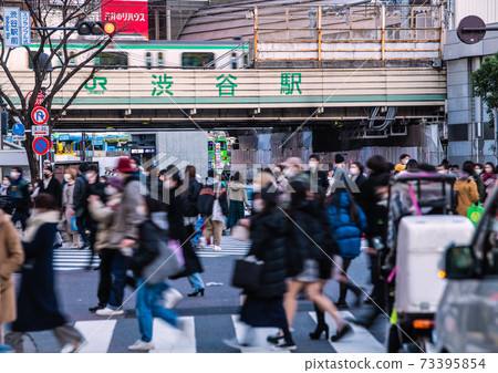 Tokyo cityscape of Japan State of emergency. The number of infected people in Tokyo is 2,447, the highest ever. Shibuya is a threatening crowd = January 7th Tokyo cityscape of Japan State of emergency. The number of infected people in Tokyo is 2,447, the highest ever. Shibuya is a threatening crowd = January 7th 73395854