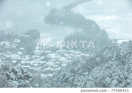 Amanohashidate, Kyoto Prefecture Snow scene 73396451