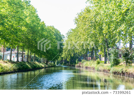 Summer look on Canal du Midi canal in Toulouse, southern Franc 73399261