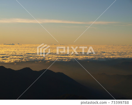 向陽山日出雲海 向陽山日出雲海 73399788