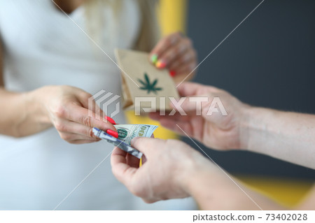 Woman sell medication for money 73402028
