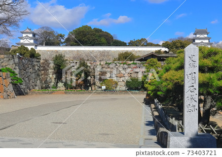 [Hyogo Prefecture] Akashi Castle under fine weather (Otemon ruins) 73403721