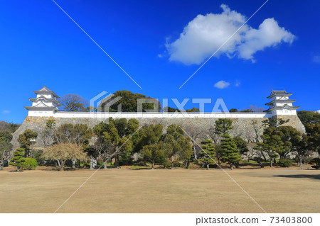 [Hyogo Prefecture] Akashi Castle under fine weather (Hitsuji and Tatsumi turrets) 73403800