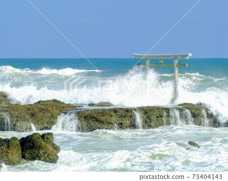 岩礁和鳥居 73404143