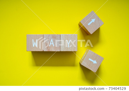 WAY |英語單詞的意思方法或方向和兩個箭頭標記 73404529