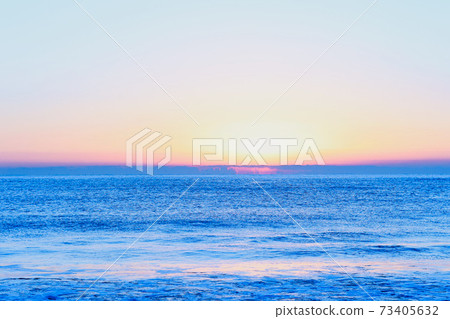 Sunrise from Kujihama coast mid-January 73405632
