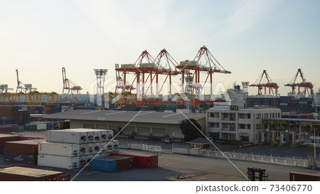 Yokohama Port, Honmoku Wharf Container Terminal, Ship during cargo handling Yokohama Port, Honmoku Wharf Container Terminal, Ship during cargo handling 73406770