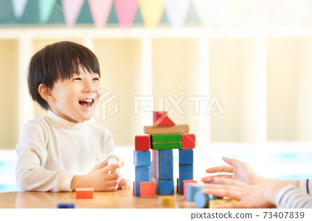 Little boy playing with blocks Little boy playing with blocks 73407839