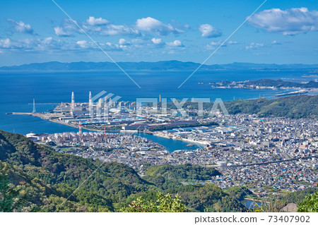 [Overlooking Kainan City from the Forest Park Ame no Mori Observatory] Yamada, Kainan City, Wakayama Prefecture 73407902