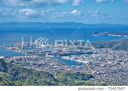 從森林公園雨之森天文台俯瞰海南市 和歌山縣海南市山田市 照片素材 圖片 圖庫