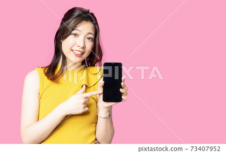 Recommended notification app for women showing their smartphones Recommended notification app for women showing their smartphones 73407952