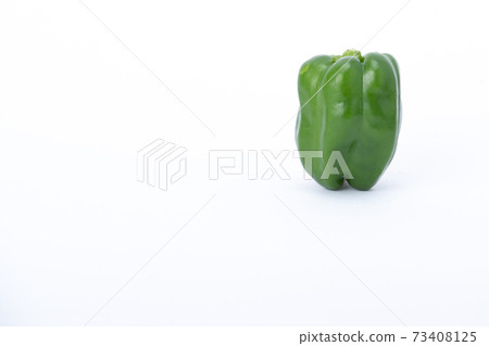 One bell pepper white background 73408125