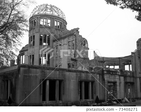 Close-up of Hiroshima Atomic Bomb Dome (monochrome) 73408271