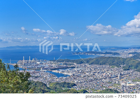 [Overlooking Kainan City from the Forest Park Ame no Mori Observatory] (High resolution version) Yamada, Kainan City, Wakayama Prefecture 73409325