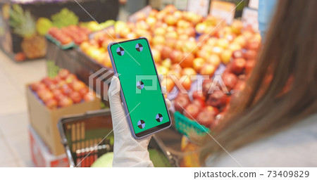 green screen smartphone in store green screen smartphone in store 73409829