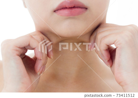 Woman pinching her chin 73411512