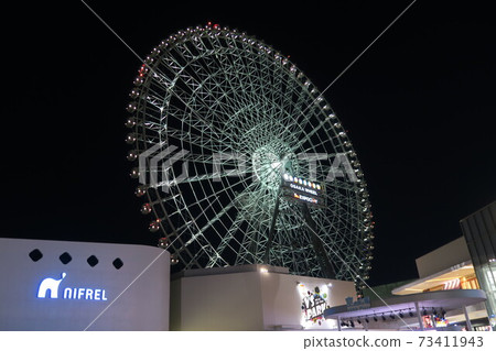 博覽城在晚上 73411943