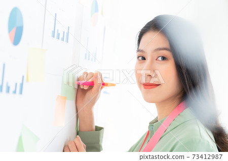Business woman 73412987