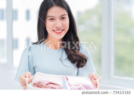 Woman, housewife Woman, housewife 73413192