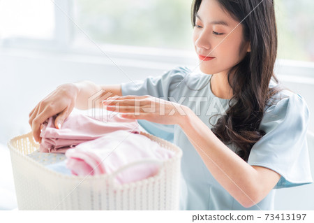 Woman, housewife Woman, housewife 73413197