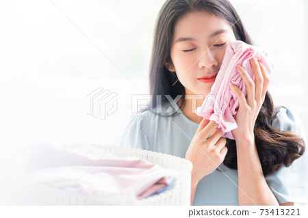 Woman, housewife 73413221