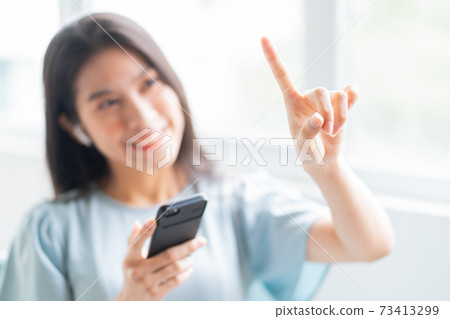 Woman lifestyle 73413299