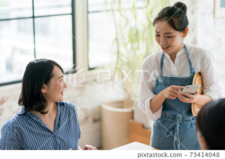 Restaurant female staff Restaurant female staff 73414048