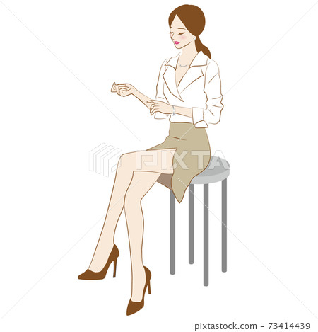 跨腿的女人 73414439