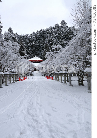 Koyasan Oku-no-in Winter Spirit Hall 73416385