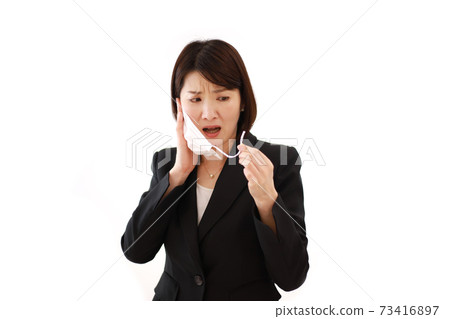 面具破損的女人 73416897
