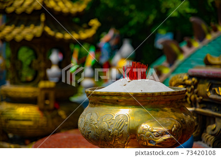 Suitien公園的佛教祭壇上熏香[越南圖片] 73420108