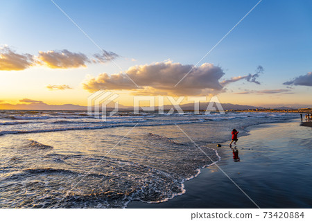 [Kanagawa Prefecture] Enoshima, a beautiful evening view from Katase Nishihama and Mt. Fuji 73420884