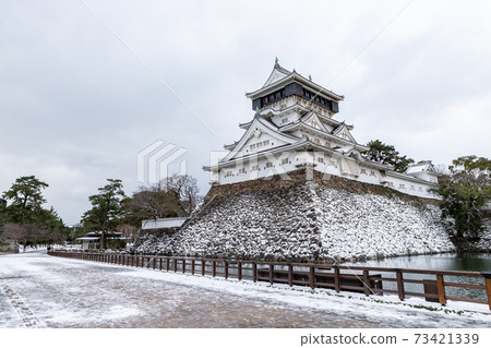 小倉城堡在雪中 73421339