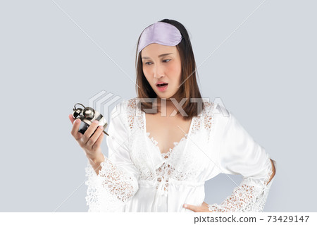 Wakes up late Wakes up late 73429147