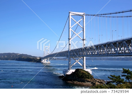 Oarunomon bridge and the sea Oarunomon bridge and the sea 73429594