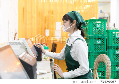 People working behind the supermarket accepting products 73429967