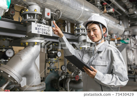 People working in the factory 73430429