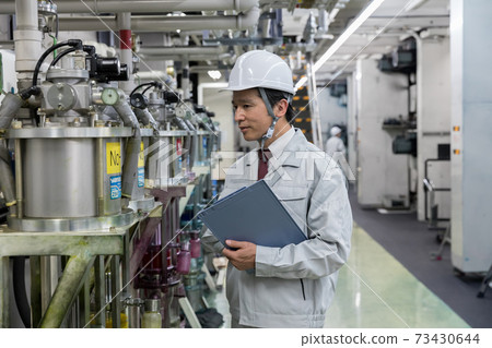 A man working in a factory facility 73430644